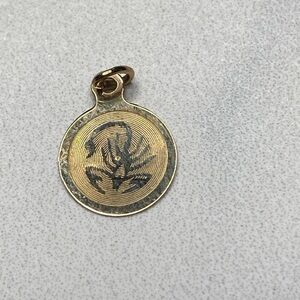 10K yellow gold scorpio scorpion pendant disc vintage
